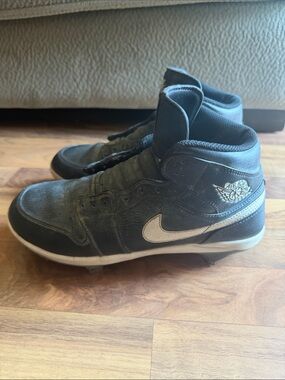 Jordan men Black and White High-Top Sneakers